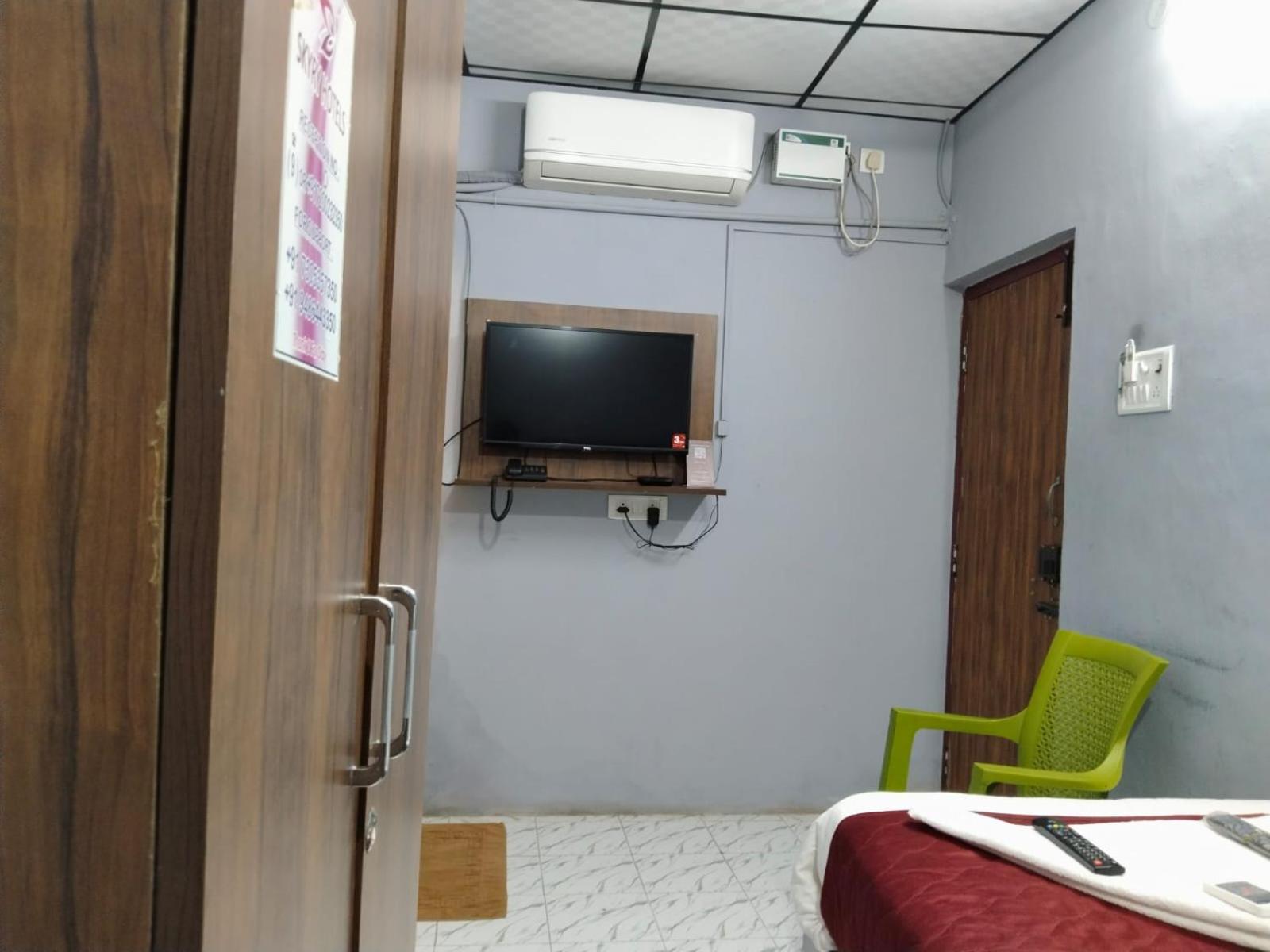 Skyry Hotel Iyyapanthangal Chennai Exterior foto